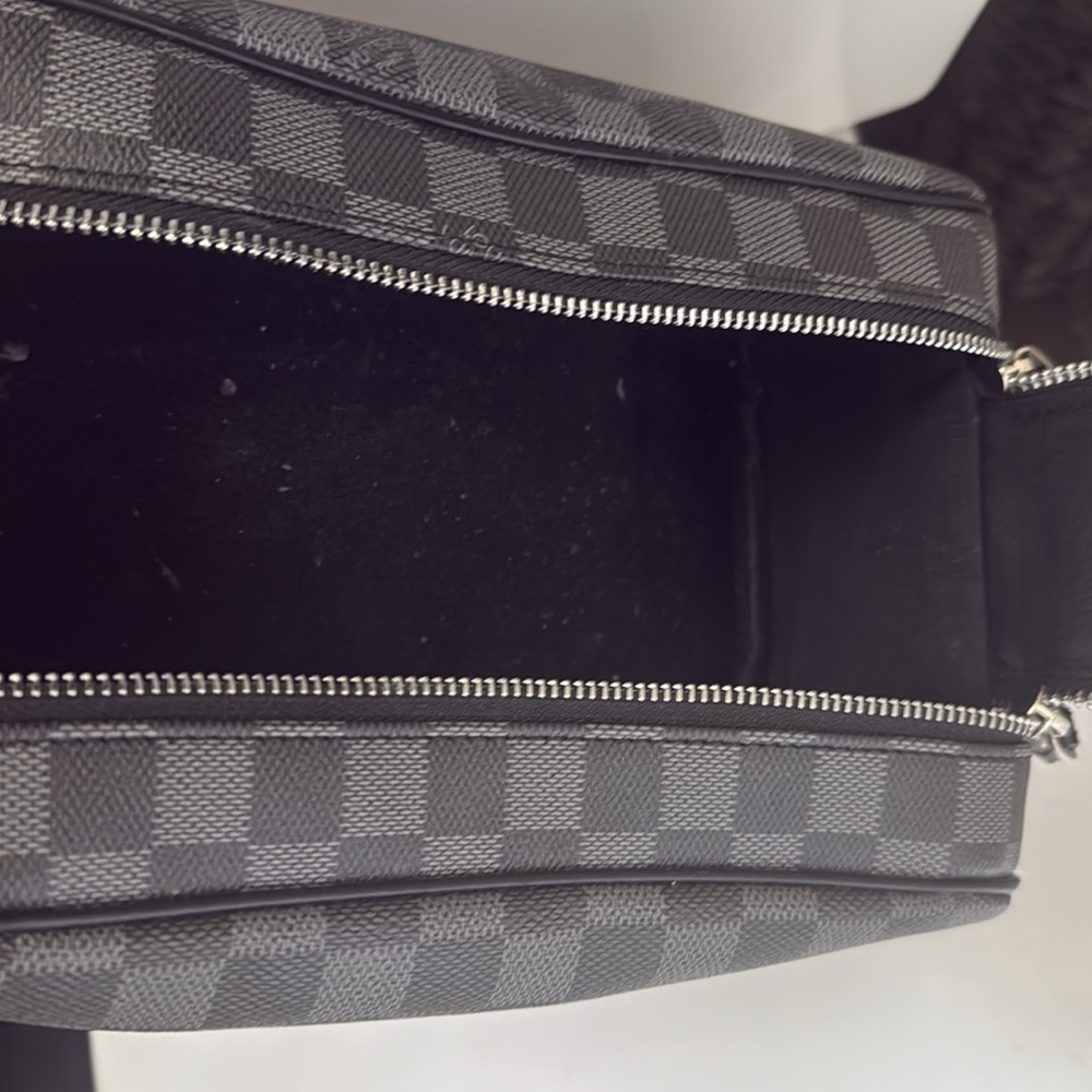 Louis Vuitton Damier Graphite Toiletry Bag Black and Gray - Picture 5 of 6